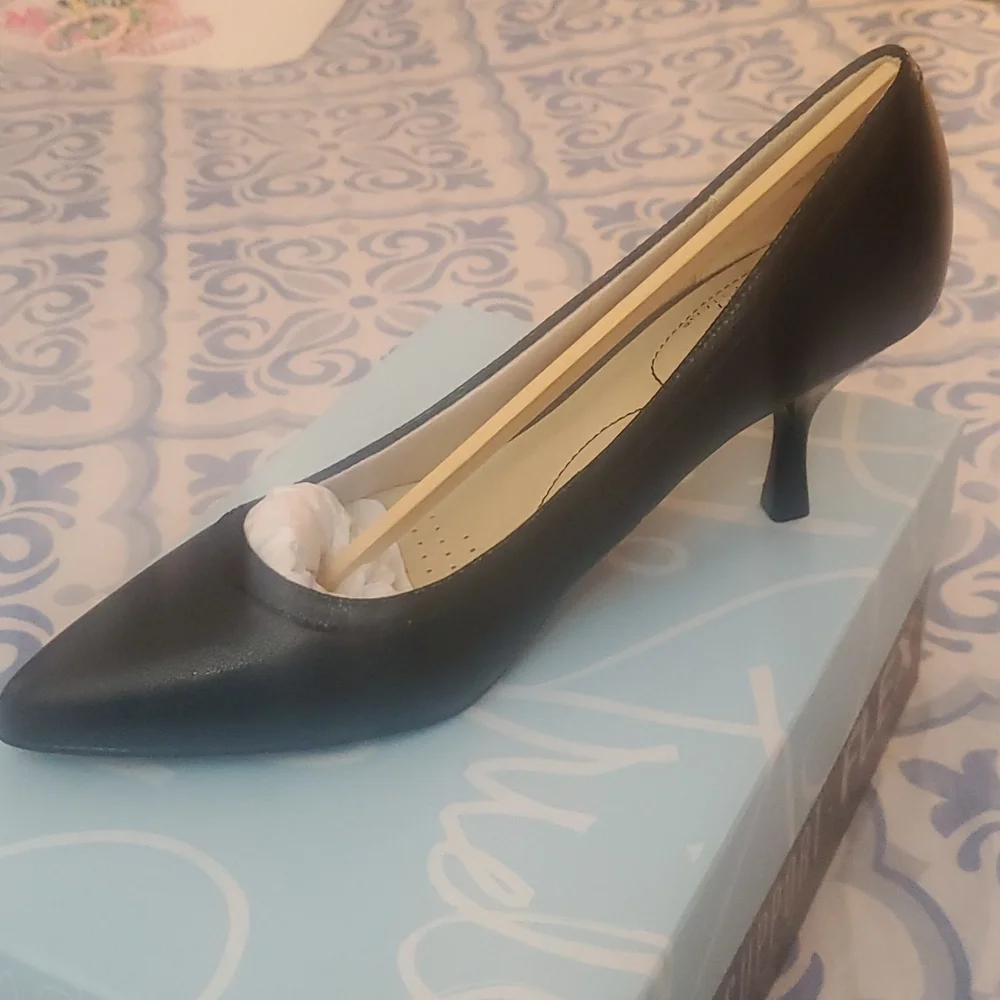Heels - Picture 3 of 9